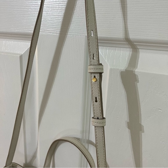 Banana Republic Cross Body with Zip Closure & Handles - Picture 4 of 14